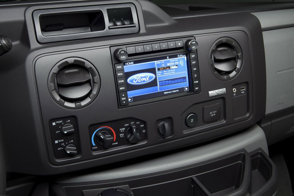 Ford E-Series photo 13E150_XLT_PREM_2046_HR.jpg