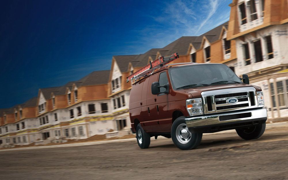 Ford E-Series photo 2013-Ford-E-Series-front-three-quarter.jpg