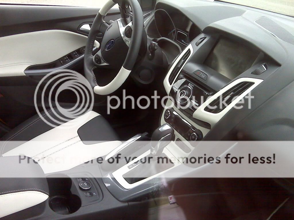 2012 Ford focus arctic white interior #3